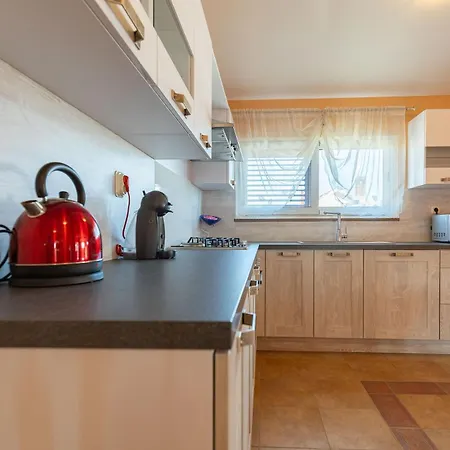 Marinko, No 4 Apartment